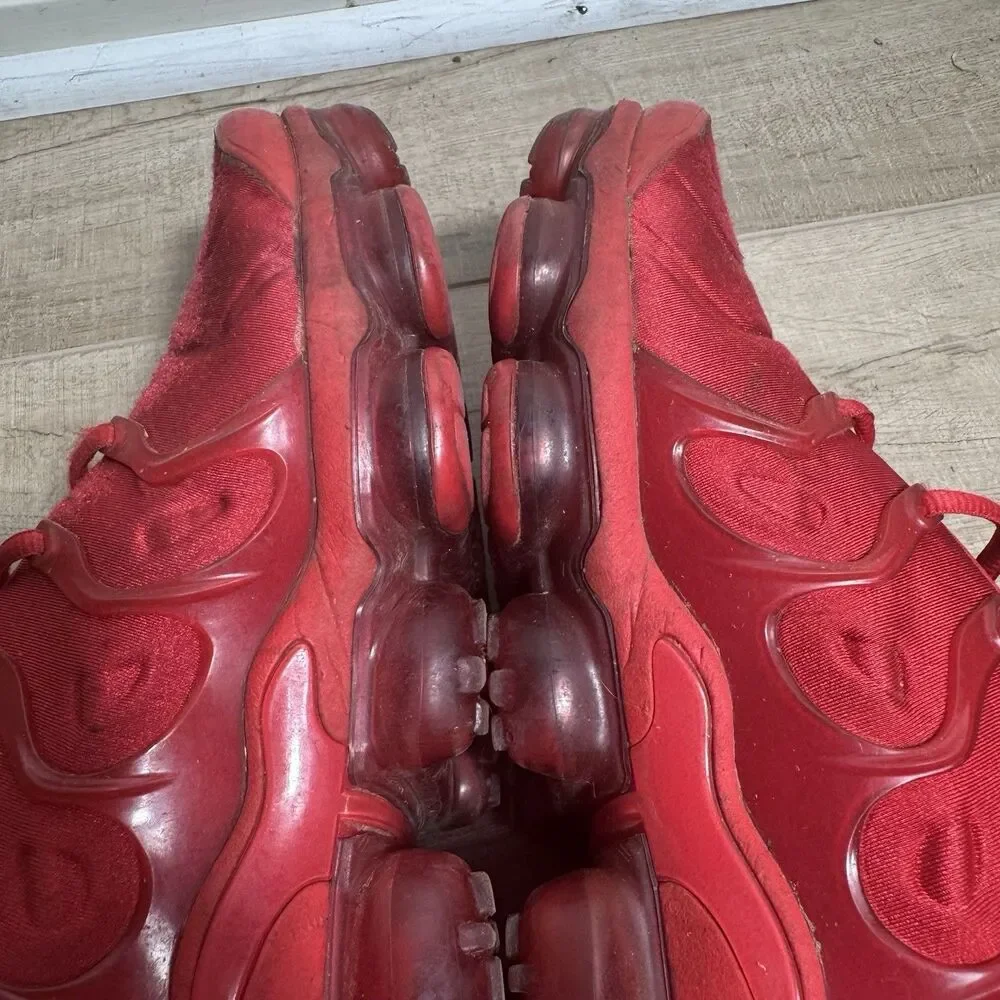 Nike Air VaporMax Plus Men’s 12 Triple Red Shoes Athletic Sneakers CW6973-600